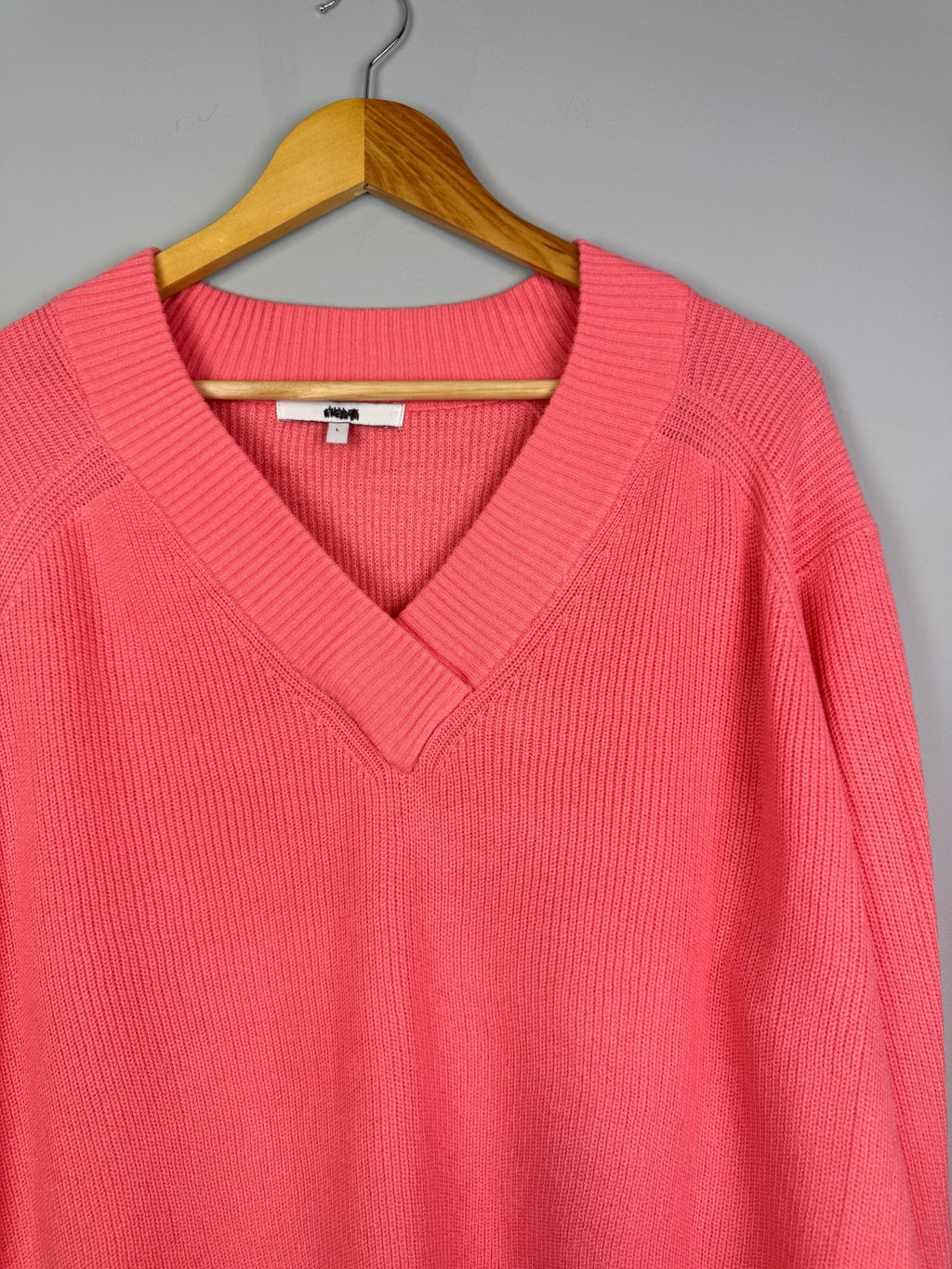 Ladies Bright Pink V - Neck Knit Jumper - Size Large - Back On The Shelves High Street Discount Outlet Online UK
