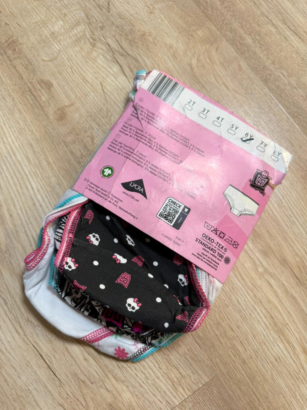 NEW Hello Kitty & Monster High 5 Pack Hipster Knickers Girls 6 Years - Back On The Shelves High Street Discount Outlet Online UK