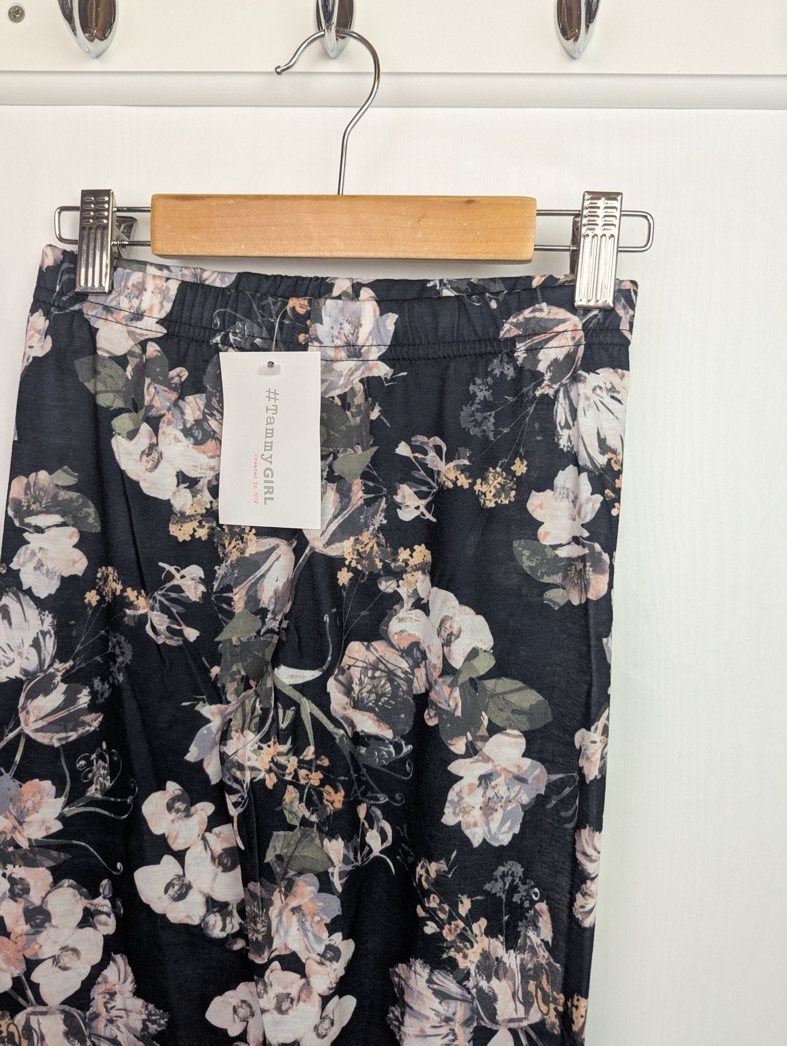 NWT's Tammy Girl Black/Pink Floral Leggings - Girls 9 - 10 Years - Back On The Shelves High Street Discount Outlet Online UK